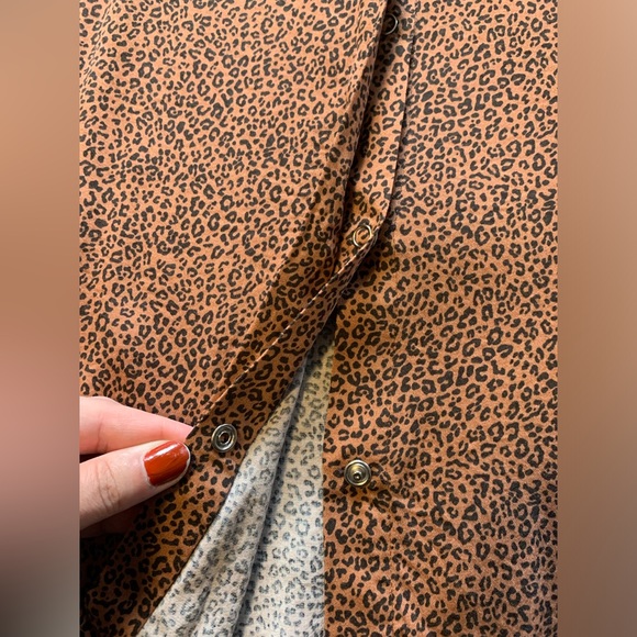Nom maternity cheetah print snap button down long sleeve blouse - Picture 5 of 10